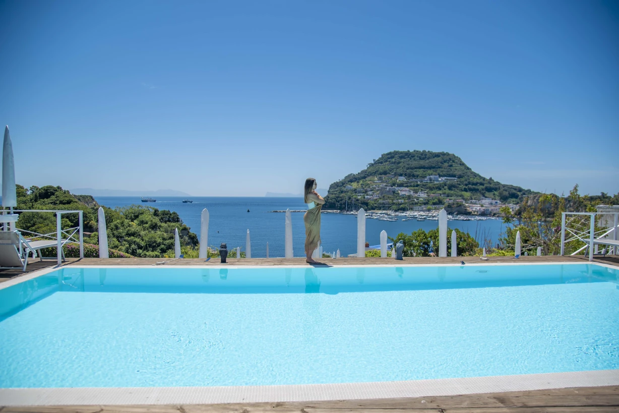 Piscina Pennadio Rooms vista mare